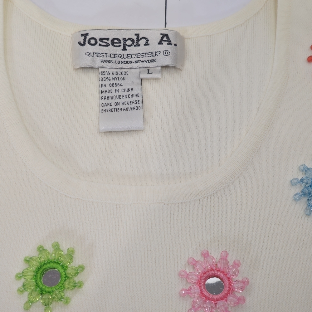 Joseph A. It is a knit garment distinguished by a floral and mirror design. - Picture 6 of 13